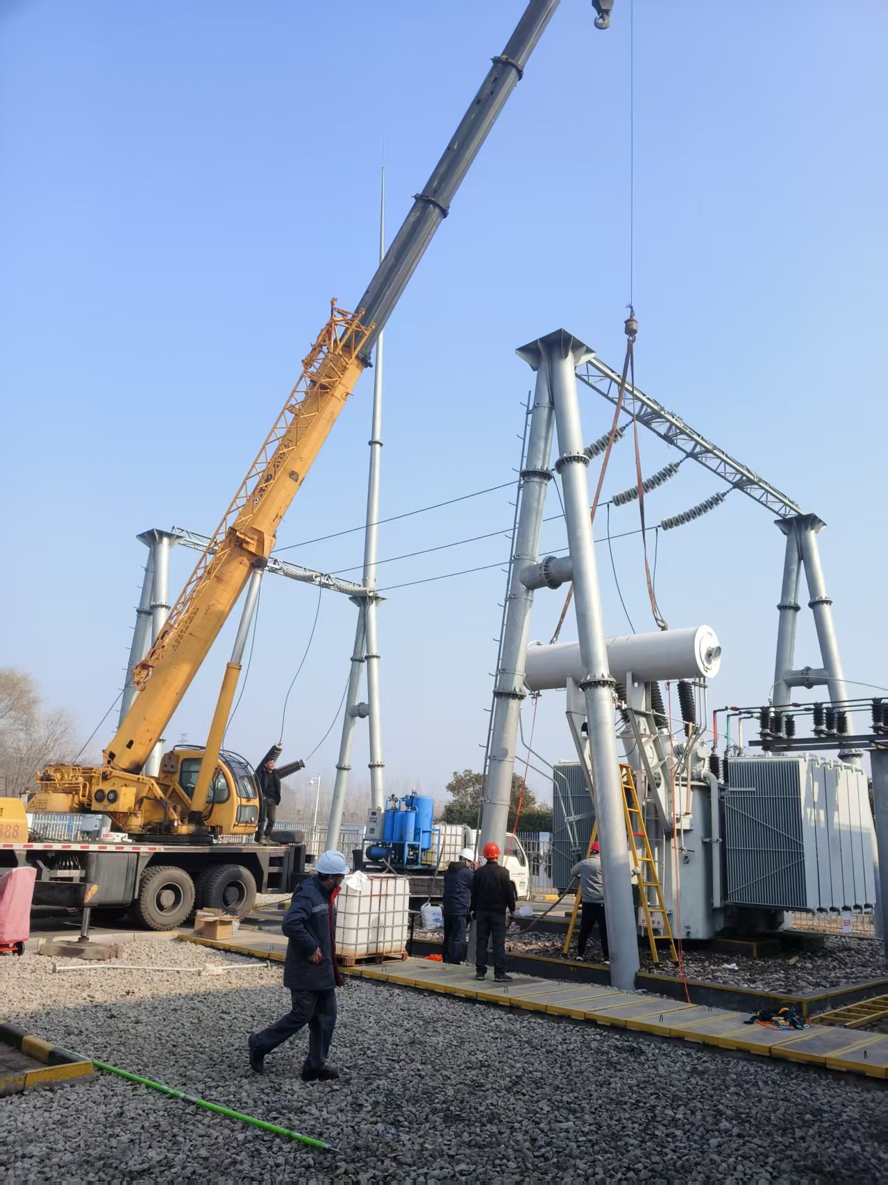 微山采煤沉陷区50MW光伏发电示范项目 110kV#1主变更换油枕及中性点升高座垫片更换 现场服务